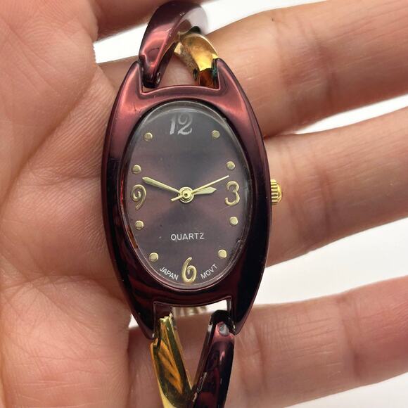 Women’s Red and Gold Women’s Quartz Watch Working New Battery - Picture 7 of 8
